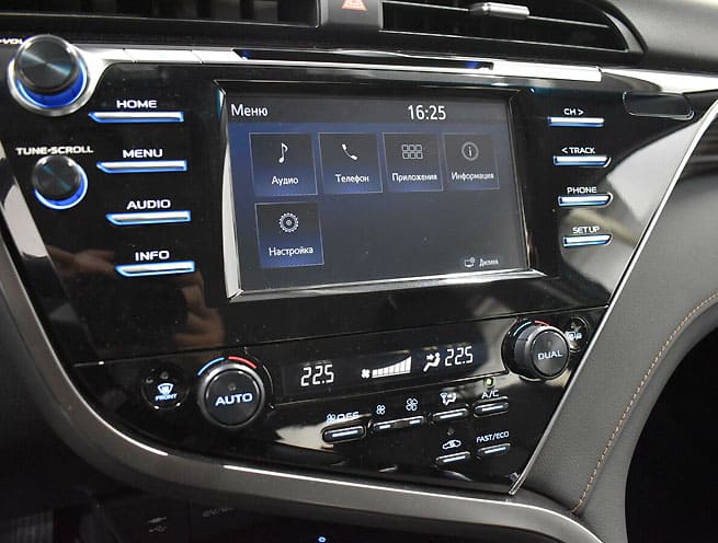 Toyota Camry VIII (XV70)