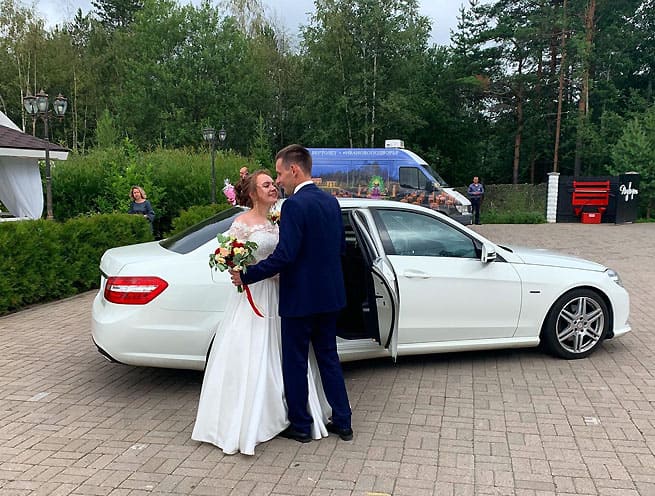 Mercedes-Benz E200 IV (W212)